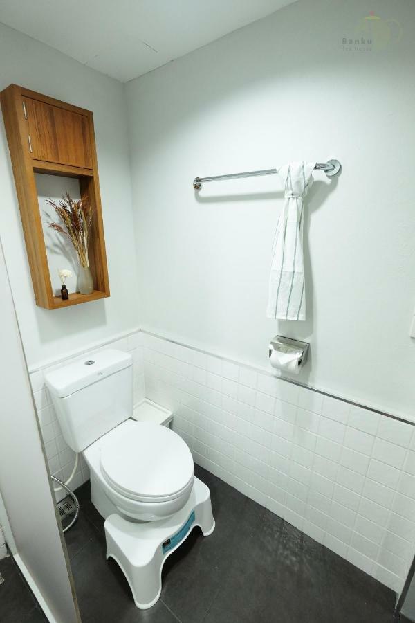 Banku Tea House Samyan (Adults Only) Hostel Bangkok Exterior photo